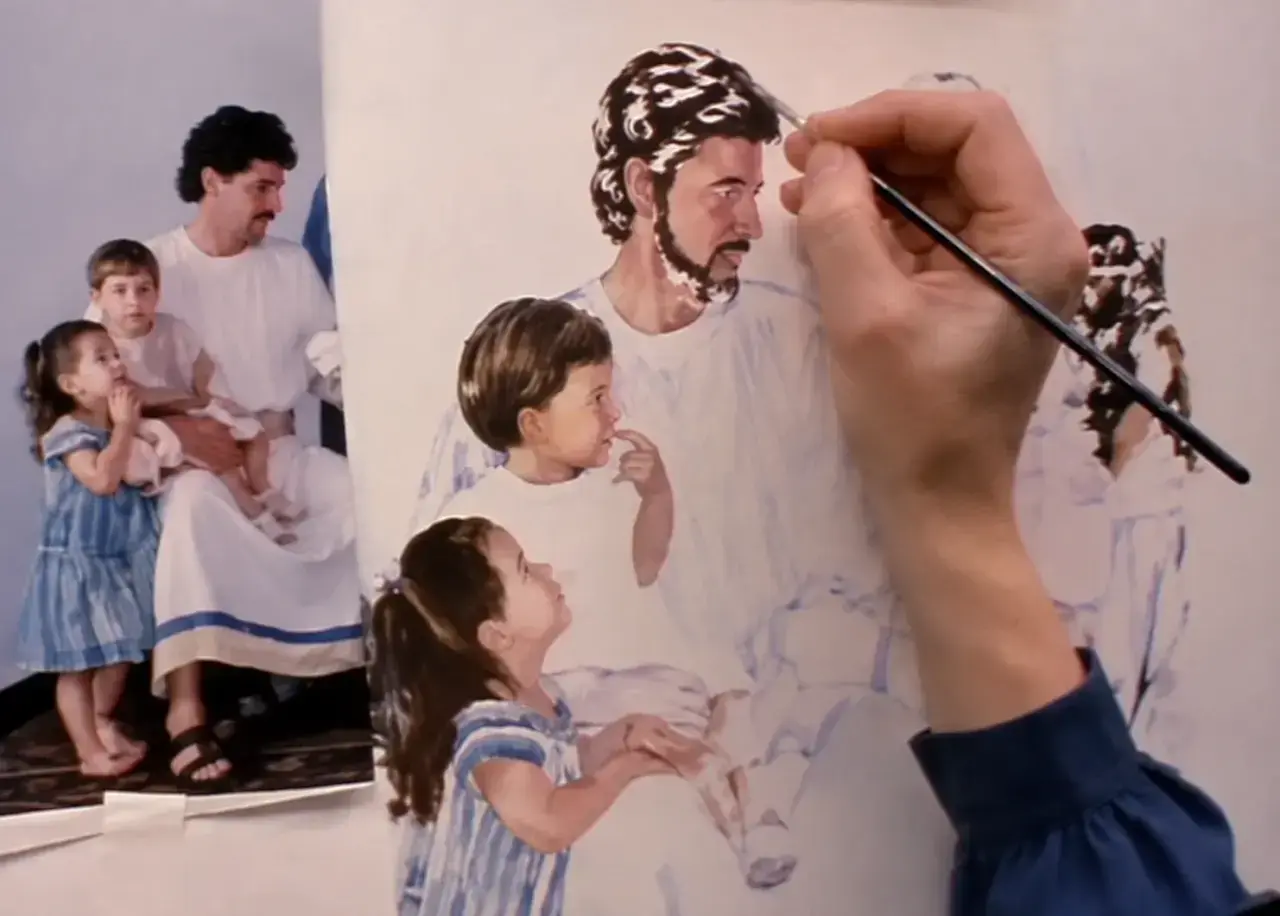 Artista das Testemunhas de Jeová pinta uma ilustração usando como referência uma fotografia com pessoas posando como modelos.